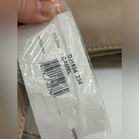 DAVID JONES PARIS NWT Camel Crossbody Bag - Picture 13 of 14